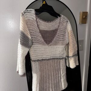 Elegant V-Neck Knit Sweater in Cream and Gray